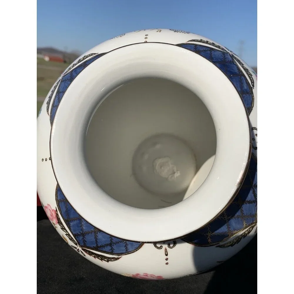 Gorgeous Chinese Famille Rose Porcelain 10.25